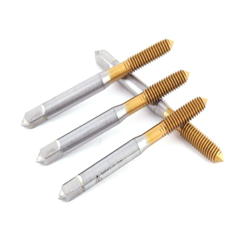 ¿Cuáles son los principales usos de los machos de roscar en espiral en la fabricación de automóviles?